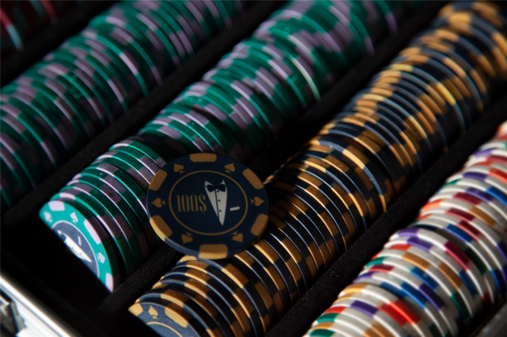 "Secret Agent" Poker Chipset (5)