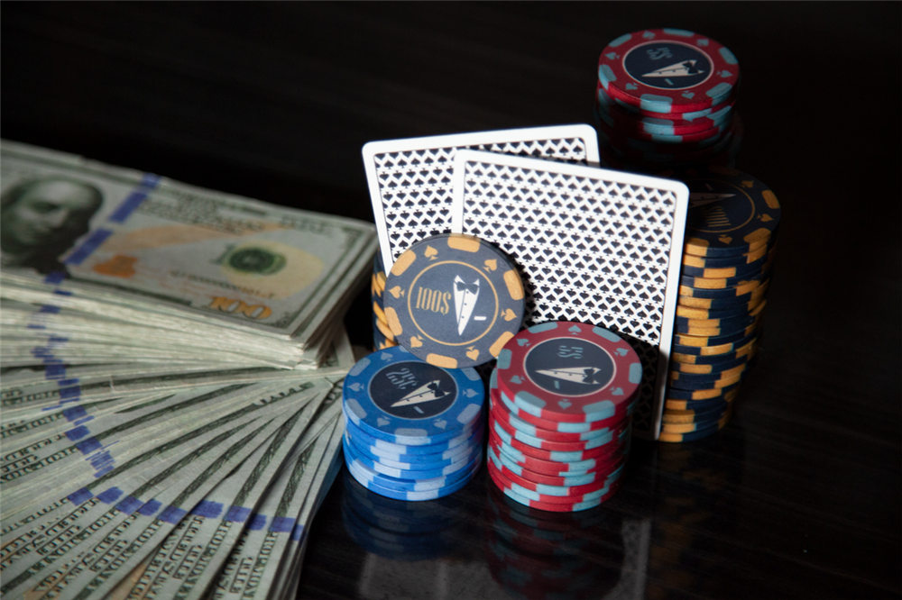 "Secret Agent" Poker Chipset (6)