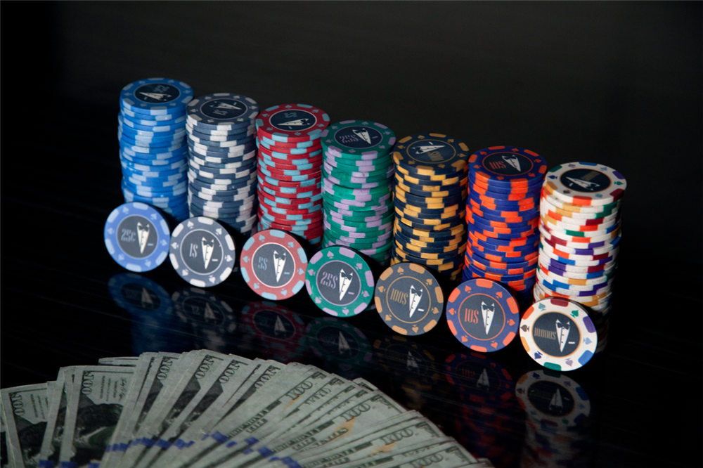 "Secret Agent" Poker Chipset (7)